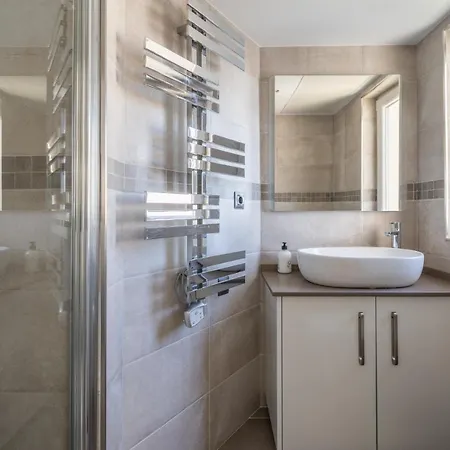 Stylish 2 Bedroom Penthouse With Breathtaking View