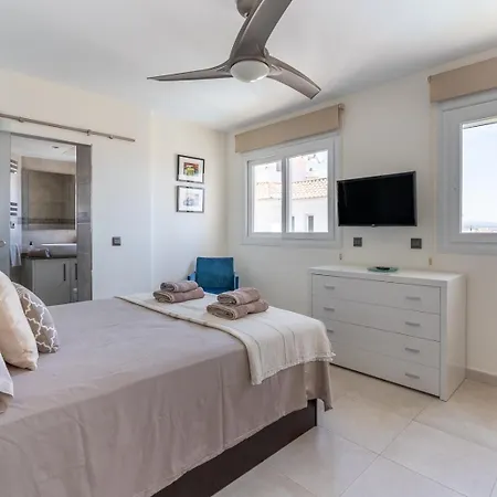 Stylish 2 Bedroom Penthouse With Breathtaking View Apartman